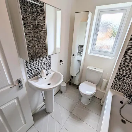 Reach - King Bed, Parking, 2 Tvs, O2 Apollo, Hospital & Oxford Road Semesterbostad *