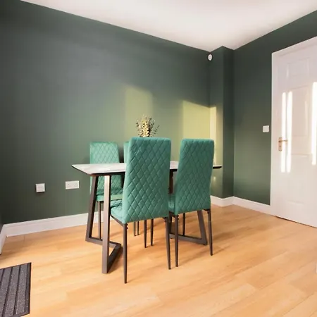 Apartment Luxury Three Story Townhouse Free Parking On Drive Manchester