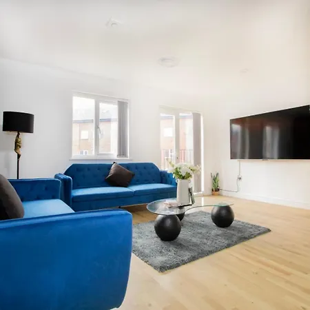 Luxury Three Story Townhouse Free Parking On Drive * Manchester
