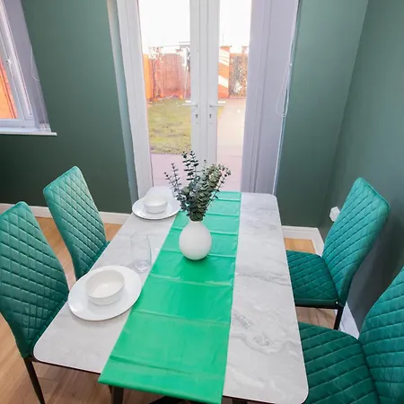 Luxury Three Story Townhouse Free Parking On Drive