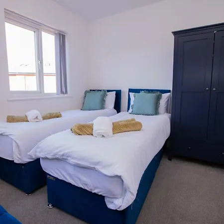 Luxury Three Story Townhouse Free Parking On Drive Apartment *