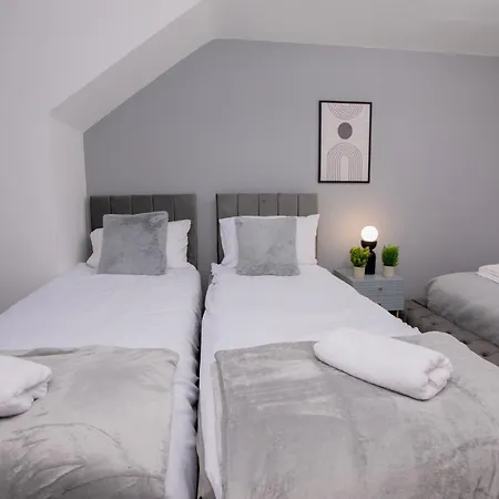 Luxury Three Story Townhouse Free Parking On Drive Apartman