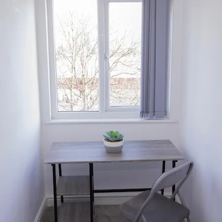 Luxury Three Story Townhouse Free Parking On Drive * Manchester