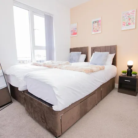 Apartment Luxury Three Story Townhouse Free Parking On Drive Manchester