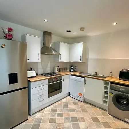 3 Bed-sleeps 6-garden-parking-pets
