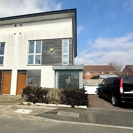 3 Bed-sleeps 6-garden-parking-pets Ferienhaus