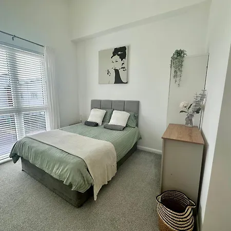 3 Bed-sleeps 6-garden-parking-pets *