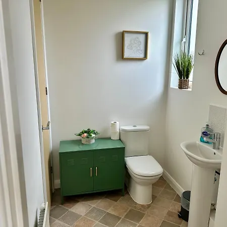 Ferienhaus 3 Bed-sleeps 6-garden-parking-pets