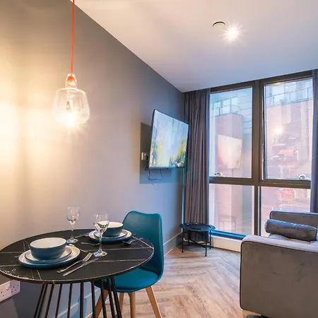 Fabulous 2 Bedroom Apartment Manchester