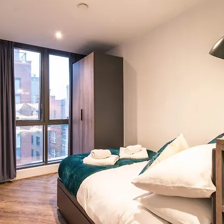 Modern 2 Bedroom Appartement *