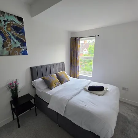 Bright, Modern & Comfortable 2-bedroom Manchester