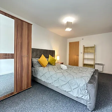 Apartman 2 Bed Ensuite With Balcony And Free Onsite Secure Parking