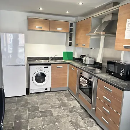 2 Bed Ensuite With Balcony And Free Onsite Secure Parking Manchester