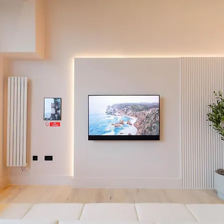 아파트 Ceramica By The Heim Residences 맨체스터