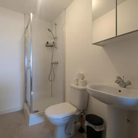 Modern 2 Bed 1 Bath 1 Ensuite - Salford شقة *