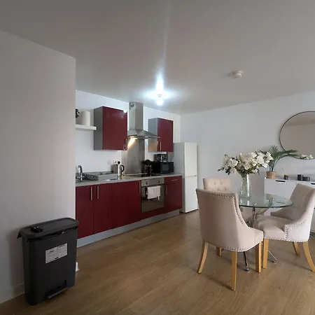 Modern 2 Bed 1 Bath 1 Ensuite - Salford Apartment *