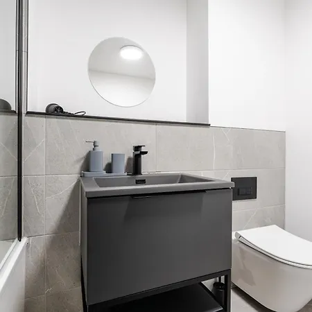 Pristine Old Trafford & Centre 2bd 2bt - Balcony Манчестер