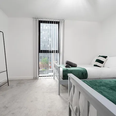 Pristine Old Trafford & Centre 2bd 2bt - Balcony * Μάντσεστερ