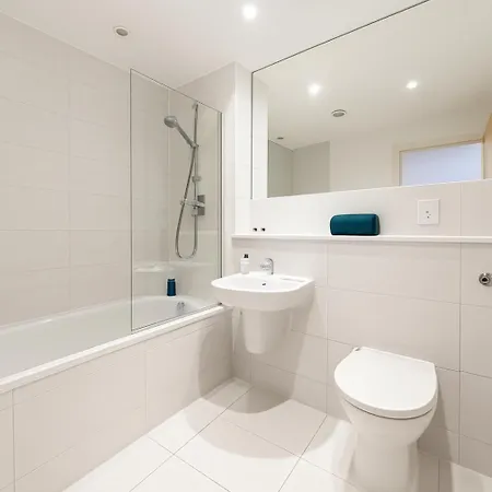 2bed 2bath Free Parking Very