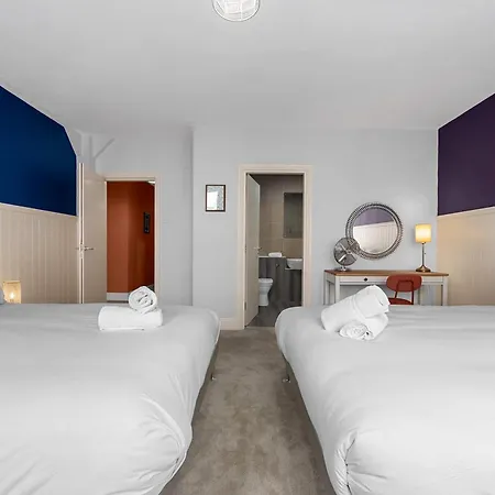 3 Bed Canal St Flat Sleeps 9 Centre Apartment *