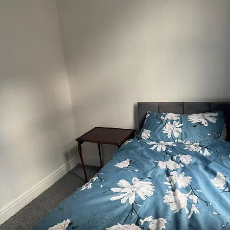 Crumpsall, Apartament Manchester