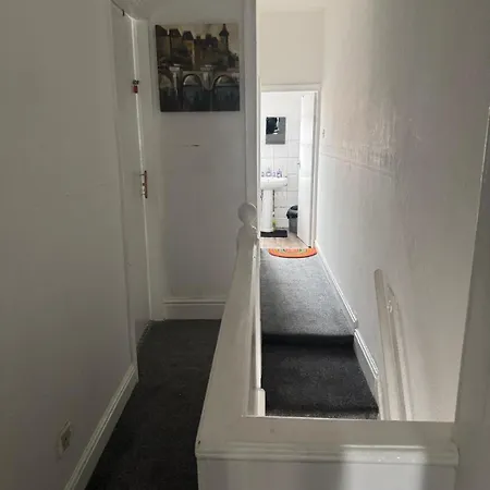 Crumpsall, Apartament Manchester