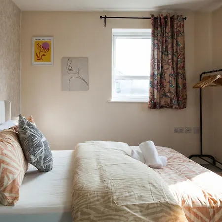 Stunning 4 Bed In Salford - Sleeps 9 别墅 曼彻斯特