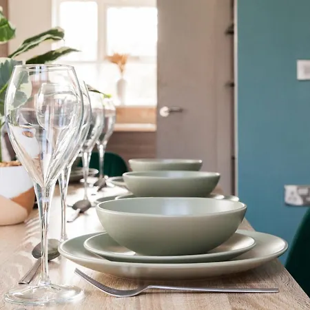 Stunning 4 Bed In Salford - Sleeps 9 别墅