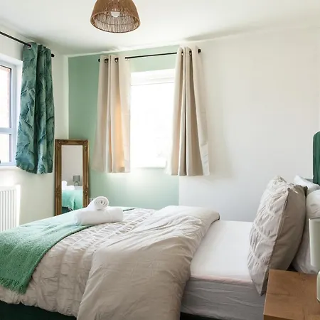 别墅 Stunning 4 Bed In Salford - Sleeps 9