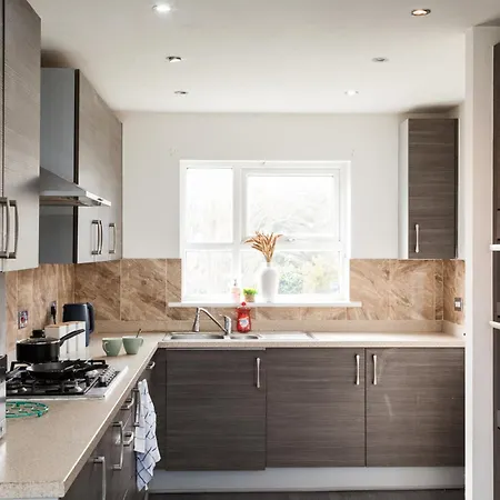 Stunning 4 Bed In Salford - Sleeps 9 别墅