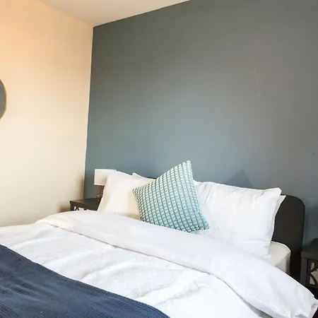 Villa Stunning 4 Bed In Salford - Sleeps 9