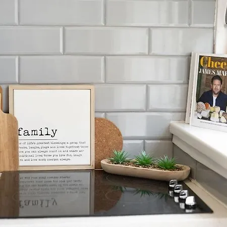 Luxury 1-bed Near Centre And North General Hospital Apartment *