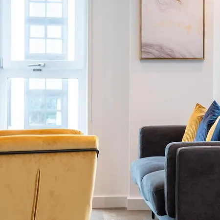 Apartman Stylish 2 Bdr By Torr Group Short Lets & Serviced With Free Wifi *