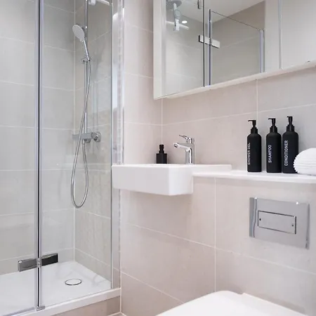 Apartamento Stylish 2 Bdr By Torr Group Short Lets & Serviced With Free Wifi *