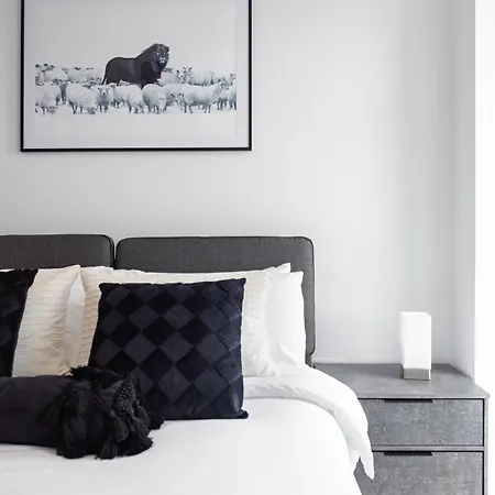 Stylish 2 Bdr By Torr Group Short Lets & Serviced With Free Wifi Manchester