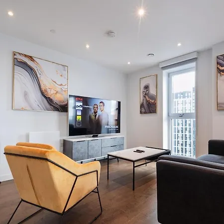 Stylish 2 Bdr By Torr Group Short Lets & Serviced With Free Wifi *