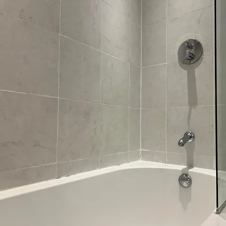 Luxury With River Views Sleeps 6 Apartment Manchester