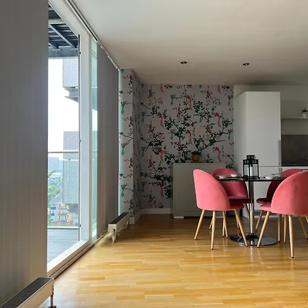 Apartment Luxury With River Views Sleeps 6 *