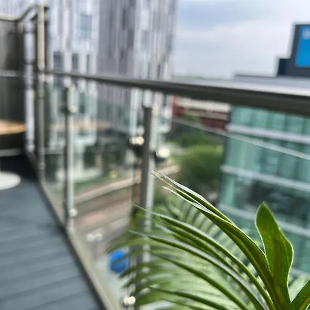 Luxury With River Views Sleeps 6 * Manchester