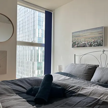 Luxury With River Views Sleeps 6 Manchester