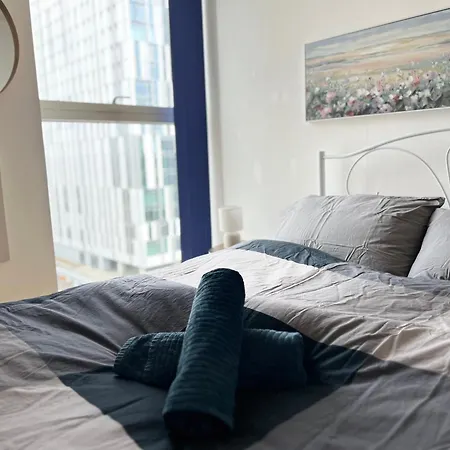 Luxury With River Views Sleeps 6 Apartment *