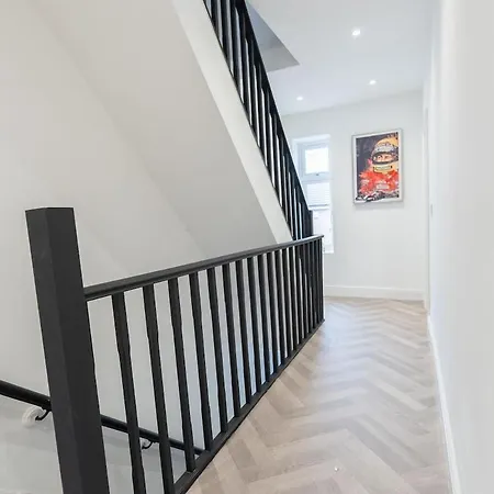 Luxury By Centre Etihad And Coop Live *