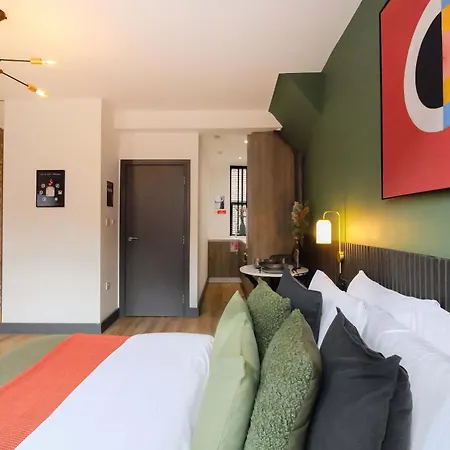 Stylish Northern Quarter Studio, Ideal For Leisure & Work Stays