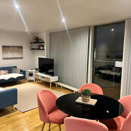 Apartment Luxury With River Views Sleeps 6 Manchester