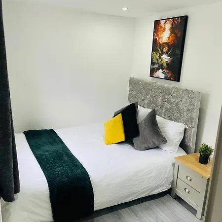Cosy Ground Floor Apartment-free Parking *