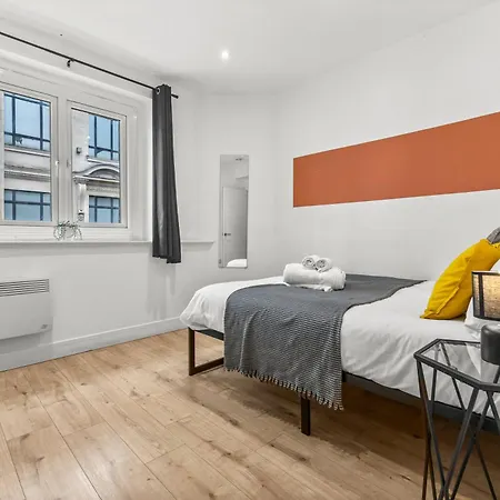 Heart Of The Centre - Serviced *