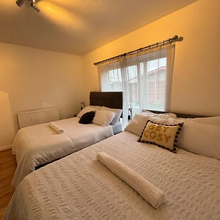Stylish Townhouse- Centre - O2 Apollo