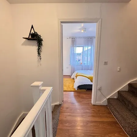 Stylish Townhouse- Centre - O2 Apollo Apartament Manchester