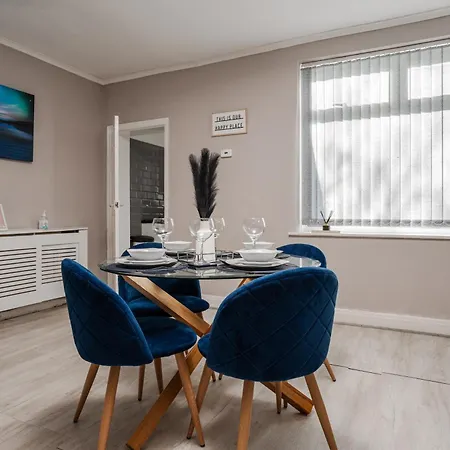 Perfect For Contractors - Comfort & Convenience * Mánchester