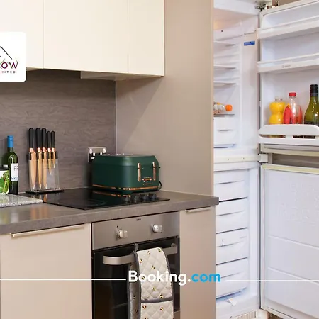 Premium Deals On Modern 2 -bed 2-bath 122 High Street Flat For Movers & Pros By Hedgerow شقة مانشستر